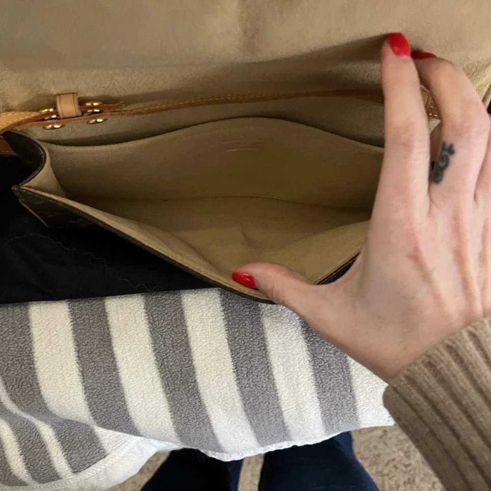 Louis Vuitton Brown Monogram Clutch Crossbody bag - Picture 3 of 7